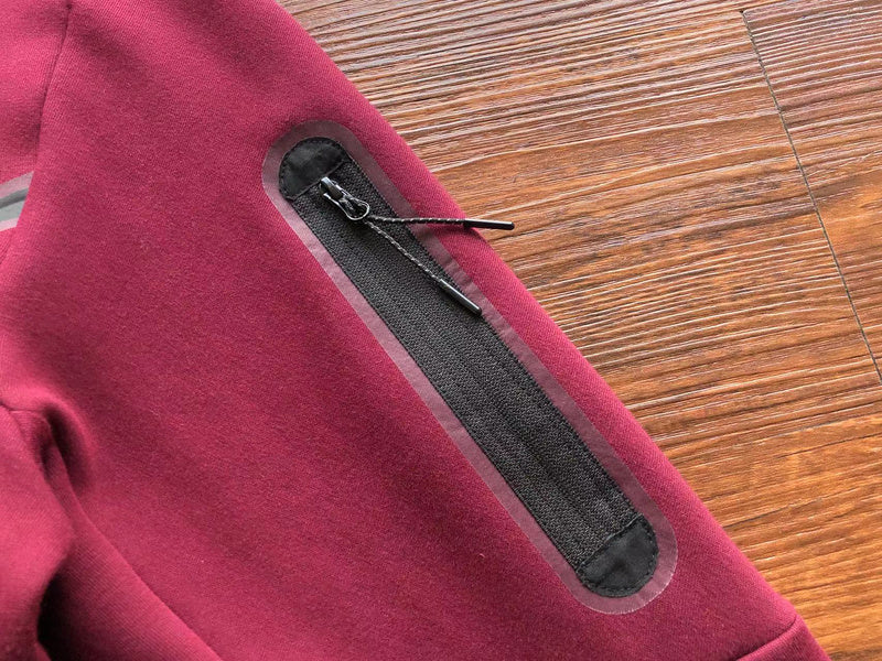 NIKE TECH FLEECE