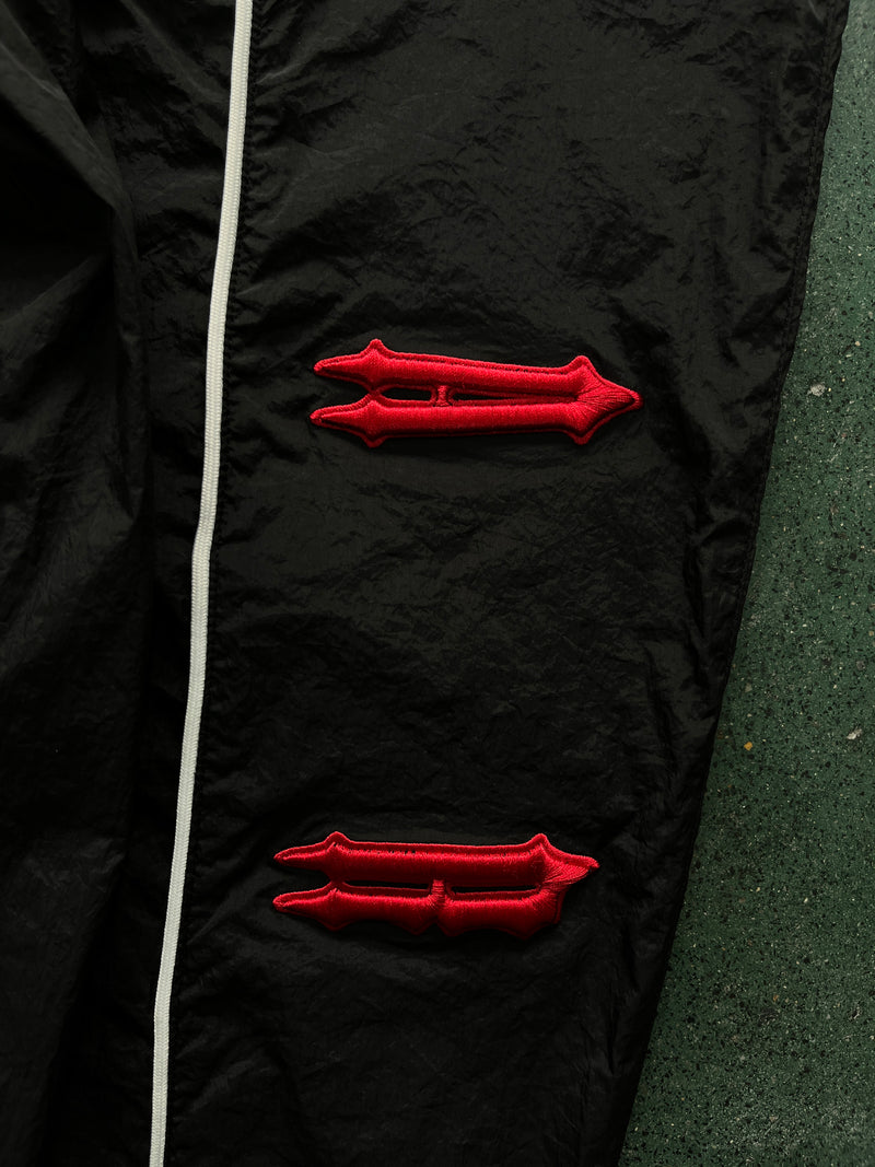Conjunto Trapstar Irongate 2.0 Shellsuit Preto e Vermelho