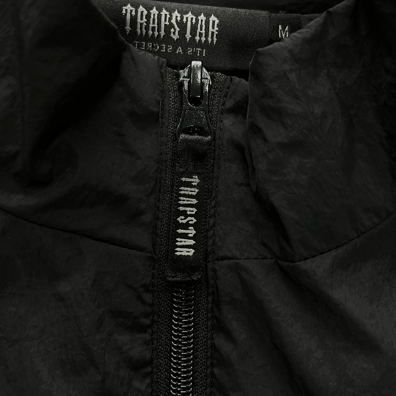 Conjunto Trapstar Irongate 2.0 Shellsuit Preto e Vermelho